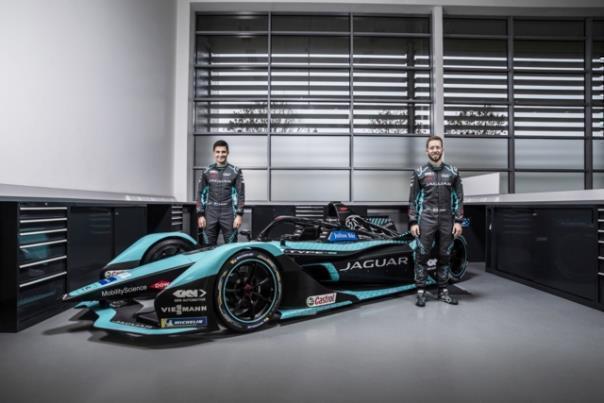 Mitch Evans (l.) und Sam Bird fahren den Jaguar I-Type 5.  Foto: Auto-Medienportal.Net/Jaguar